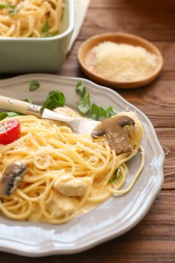 Lezzetli kızarmış Türkiye lazanya 