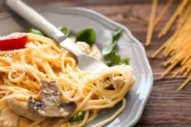 Lezzetli kızarmış Türkiye lazanya 