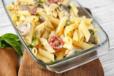 Lezzetli kızarmış Türkiye lazanya 