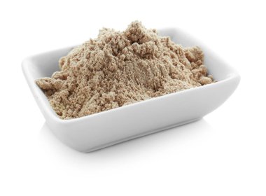 Beyaz arka plan üzerinde protein tozu