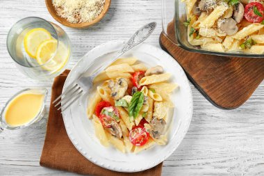 Lezzetli kızarmış Türkiye lazanya 