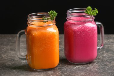 Mason kavanoz sebze suları ile