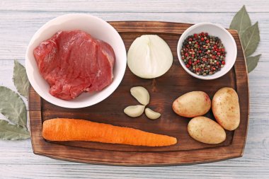 Et ve sebze ile kompozisyon