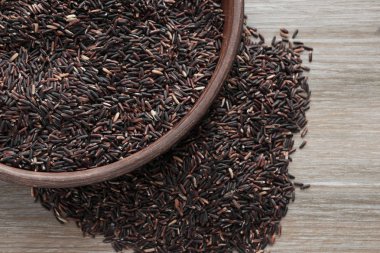 Siyah pirinç ile kase 