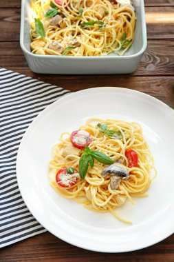 Lezzetli kızarmış Türkiye lazanya 