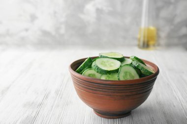 taze salatalık dilimleri  