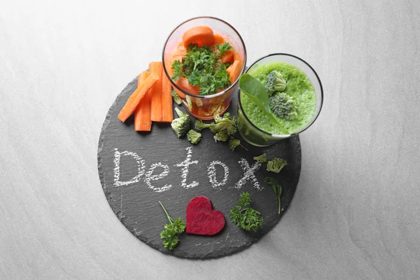 Bardakta taze meyve suyu