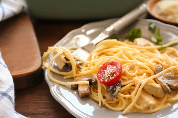 Lezzetli kızarmış Türkiye lazanya 