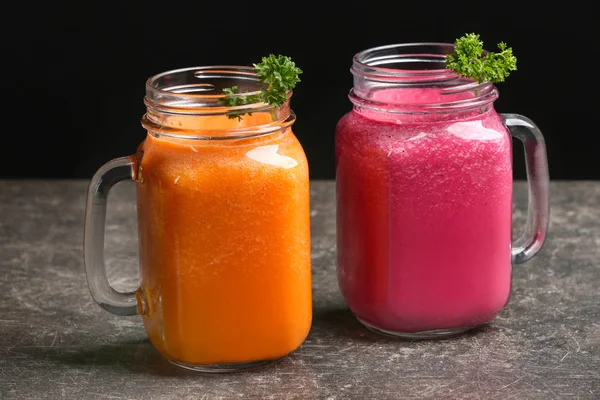 Mason kavanoz sebze suları ile