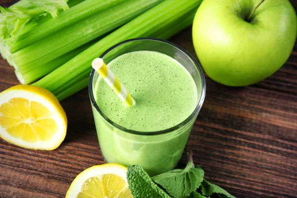 Green healthy juice — Stock Photo, Image