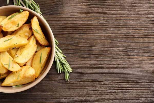 Fırında patates dilimleri.