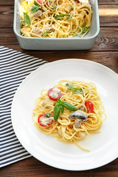 Lezzetli kızarmış Türkiye lazanya 