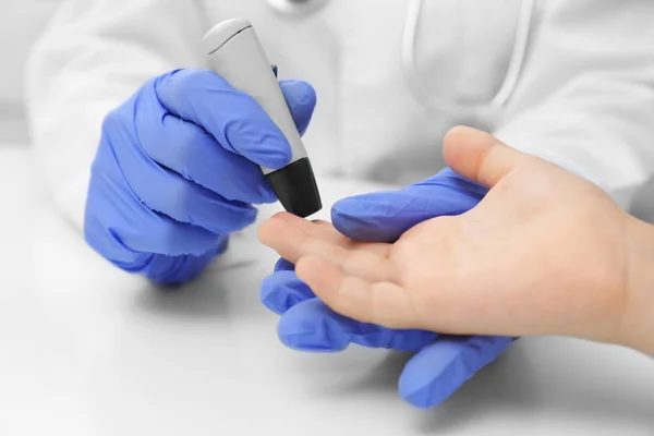 Doctor taking sample of patient's blood — Stock Photo, Image