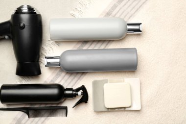 Saç kurutma makinesi ile kompozisyon  