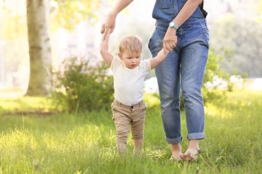 Anne ve şirin bebek çocuğun 