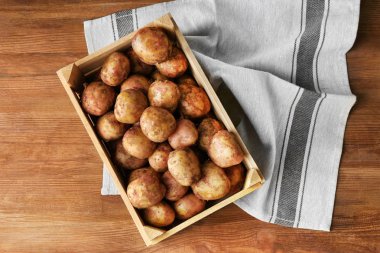 Patates ile ahşap sandık 