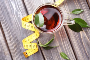 Fincan çay ve ölçüm bandı