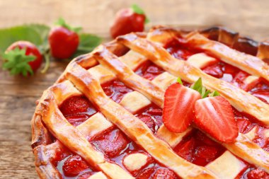 enfes Çilekli pasta 