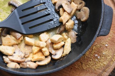 Lezzetli Türkiye lazanya için malzemeler ile kızartma tavası