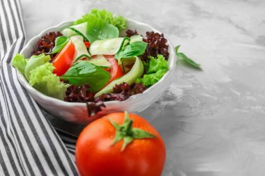 Lezzetli sebze salatası.  