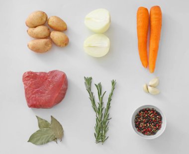 Et ve sebze ile kompozisyon