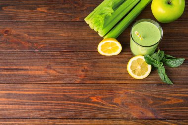 Yeşil sağlıklı meyve suları