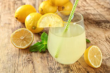 limon suyu ve taze limon