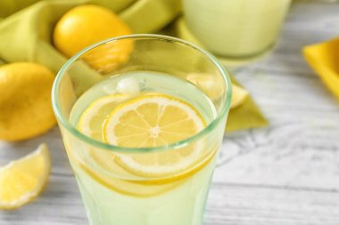 limon suyu ve taze limon