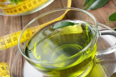 Fincan çay ve ölçüm bandı