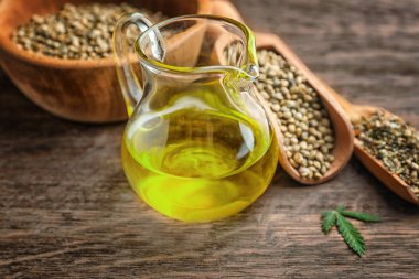 Kenevir yağı ile cam sürahi  