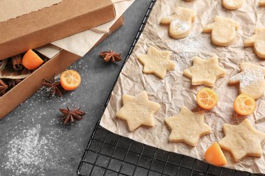 Ham kurabiye ile Noel kompozisyon 