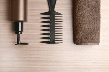 Losyon, tarak ve havlu