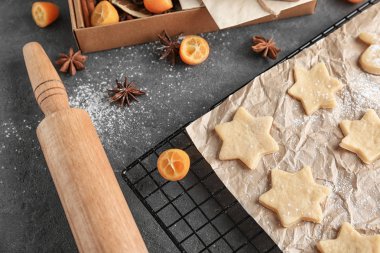 Ham kurabiye ile Noel kompozisyon 