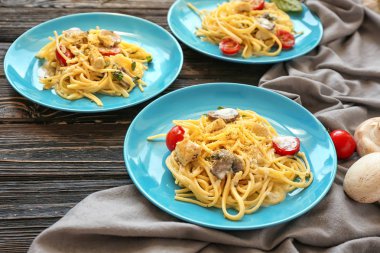 Lezzetli Türkiye lazanya ile plakalar 