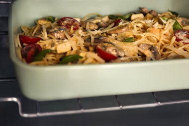 Türkiye lazanya ile pişirme çanağı