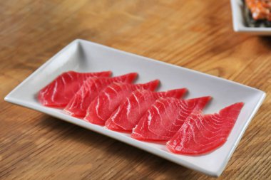 taze dilimlenmiş ton balığı