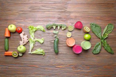 Bardakta taze meyve suyu