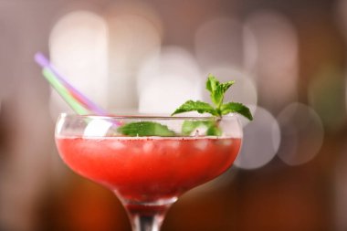 lezzetli Çilekli kokteyl bardak 