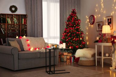 Noel için dekore edilmiş Oda 