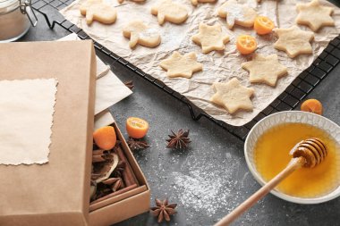 Ham kurabiye ile Noel kompozisyon 