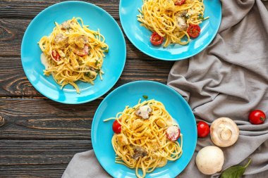 Lezzetli Türkiye lazanya ile plakalar 