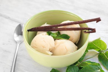 lezzetli vanilyalı dondurma topları 