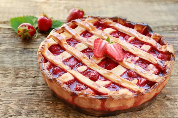 enfes Çilekli pasta 