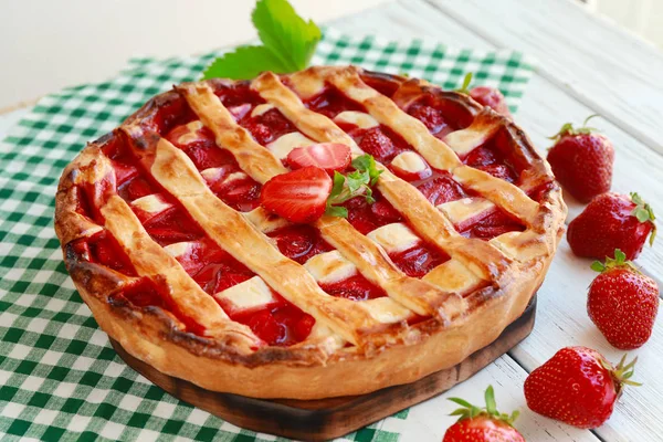 enfes Çilekli pasta 