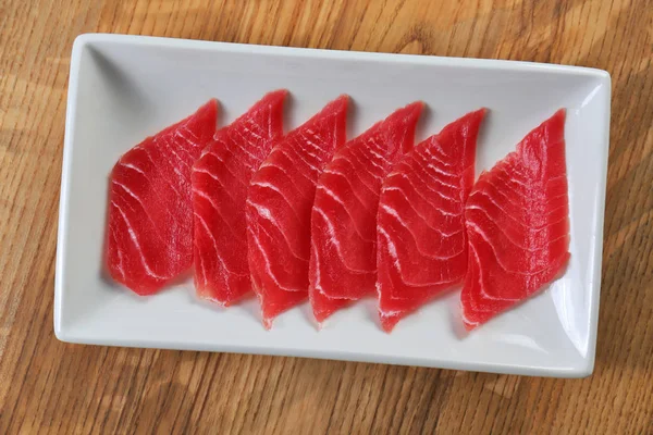 Färsk skivad tonfisk — Stockfoto