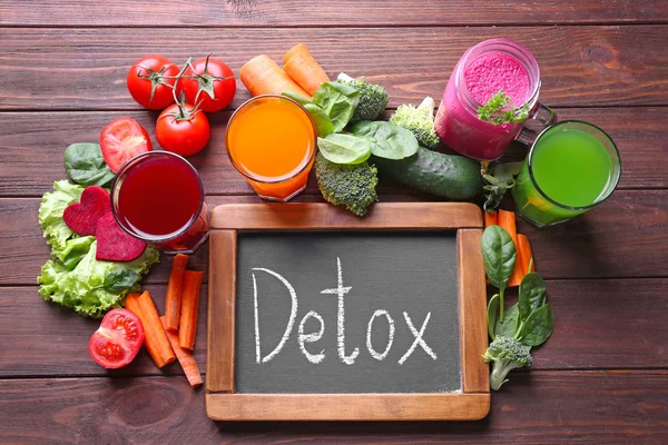 Bardakta taze meyve suyu