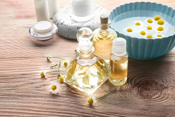 esans ve taze papatya çiçeği 