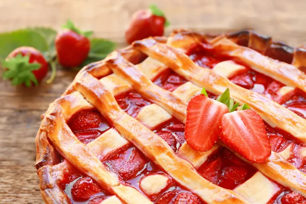 enfes Çilekli pasta 