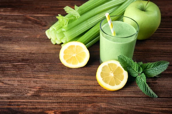 Yeşil sağlıklı meyve suları