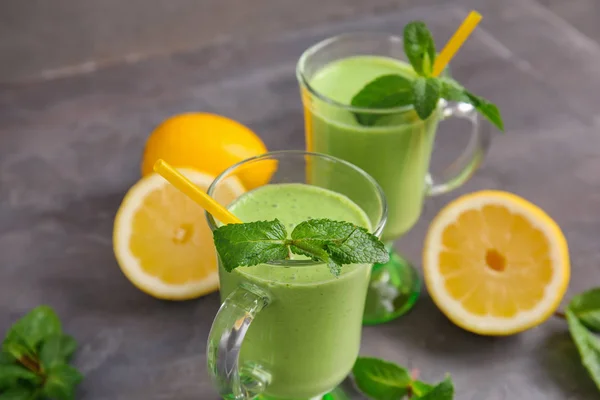 Gröna friska juice — Stockfoto